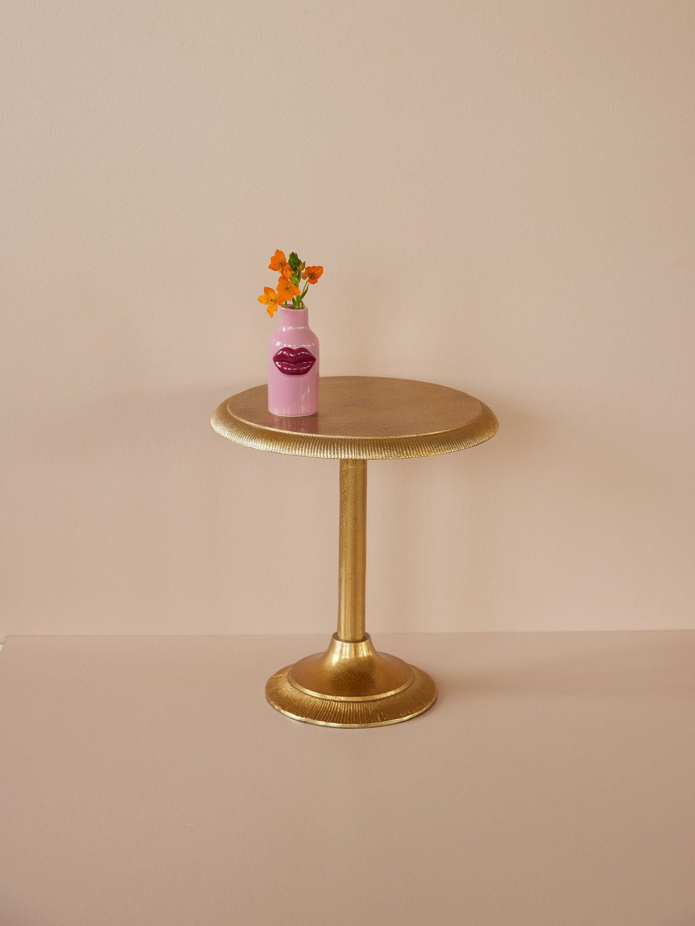 Round Aluminum Table - Gold lifestyle
